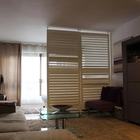 C056-cannes Rue Antibes - *