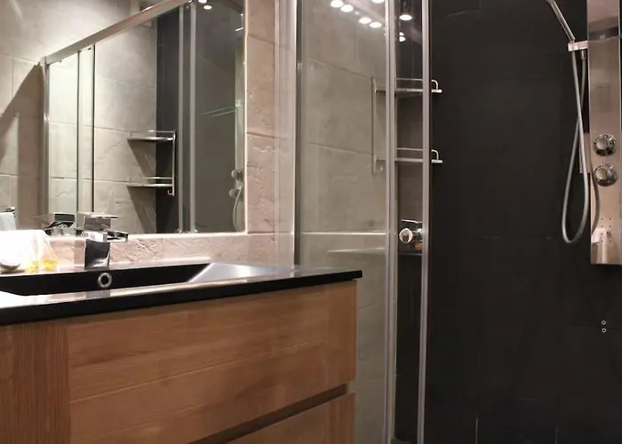 C056-cannes Rue Antibes -