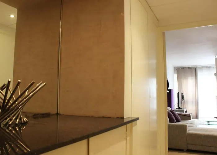 C056-cannes Rue Antibes -