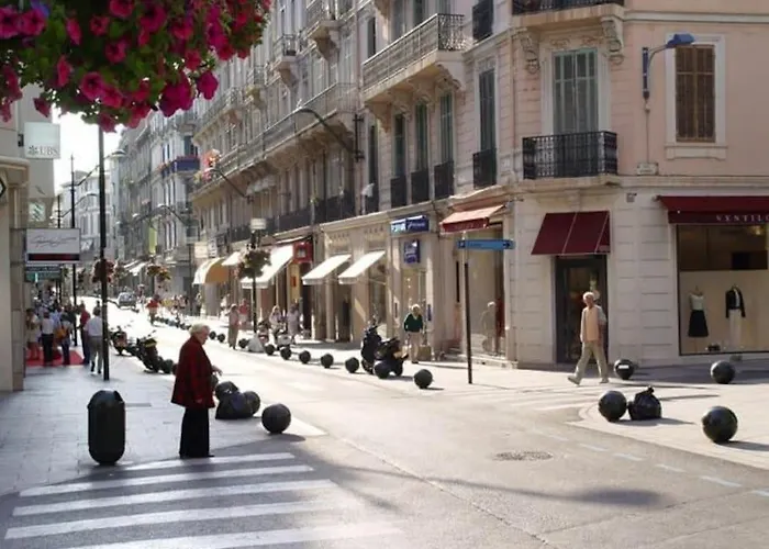 C056-cannes Rue Antibes - * カンヌ